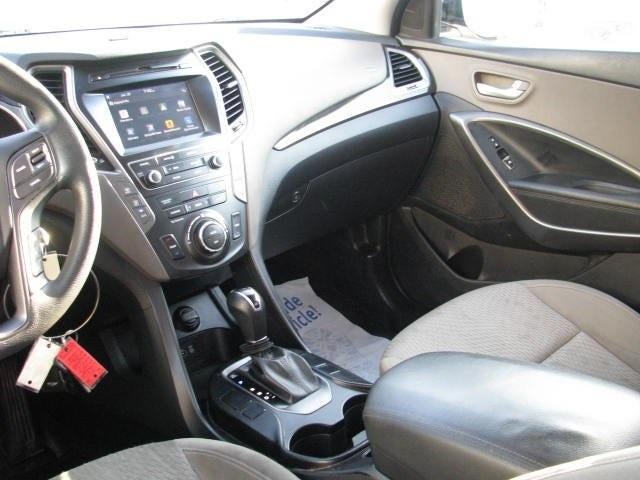 2017 Hyundai Santa Fe SE